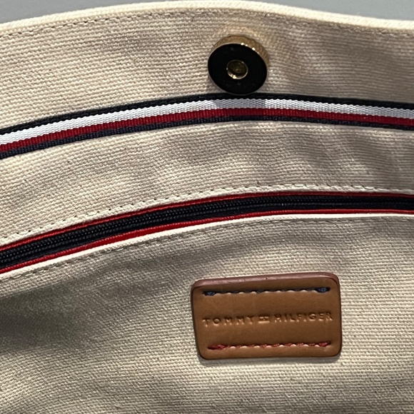 Tommy Hilfiger Canvas Tote Bag - Picture 6 of 8